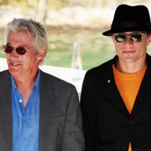Richard Gere and Heath Ledger at event of Manes cia nera 2007