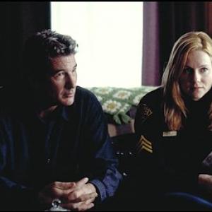 Still of Richard Gere and Laura Linney in The Mothman Prophecies 2002