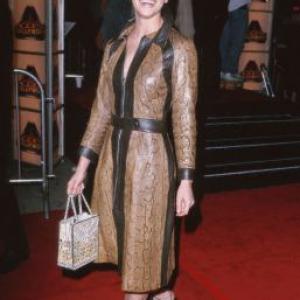 Gina Gershon at event of Erin Brockovich 2000