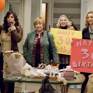 Still of Gina Gershon, Kathy Bates, Lisa Kudrow and Nellie McKay in P.S. Myliu tave (2007)