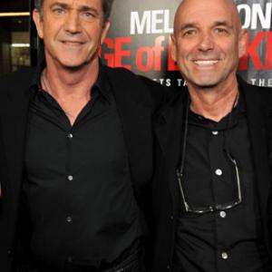 Mel Gibson and Martin Campbell at event of Edge of Darkness (2010)