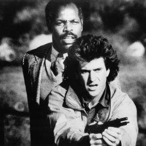 Still of Mel Gibson and Danny Glover in Mirtinas ginklas 1987
