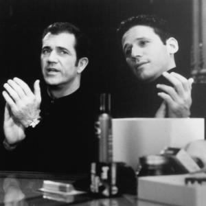 Still of Mel Gibson and Mark Feuerstein in What Women Want (2000)