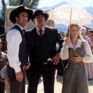Still of Jodie Foster, Mel Gibson and James Garner in Maverikas (1994)