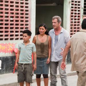 Still of Mel Gibson, Dolores Heredia and Kevin Hernandez in Sumautos atostogos Meksikoje (2012)