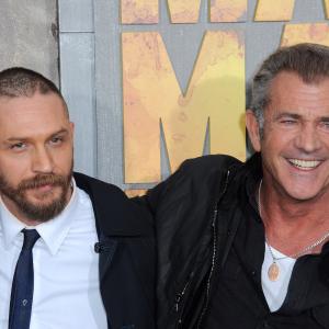 Mel Gibson and Tom Hardy at event of Paseles Maksas: ituzio kelias (2015)