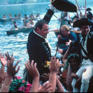 Still of Mel Gibson and Anthony Hopkins in The Bounty 1984