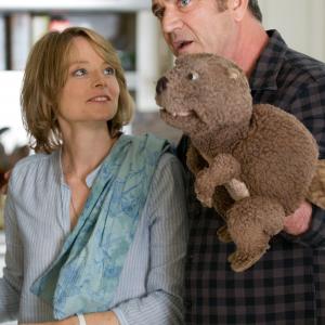 Still of Jodie Foster and Mel Gibson in The Beaver (2011)