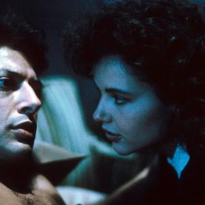 Still of Geena Davis and Jeff Goldblum in The Fly 1986