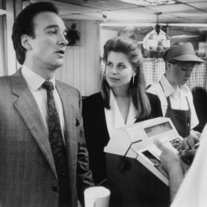 Still of Linda Hamilton and James Belushi in Mr Destiny 1990