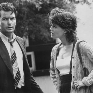 Still of Linda Hamilton and Charlie Sheen in Shadow Conspiracy 1997