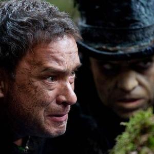 Still of Tom Hanks and Hugo Weaving in Debesu zemelapis (2012)
