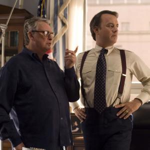 Still of Tom Hanks and Mike Nichols in Charlie Wilsons War 2007