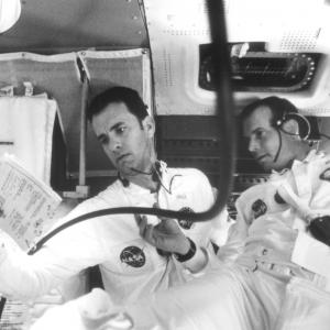 Still of Tom Hanks and Bill Paxton in Apollo 13 (1995)