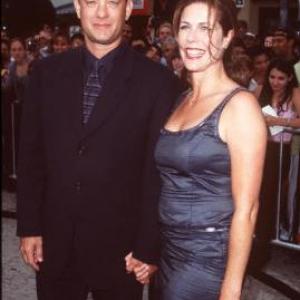 Tom Hanks and Rita Wilson at event of Gelbstint eilini Rajena 1998