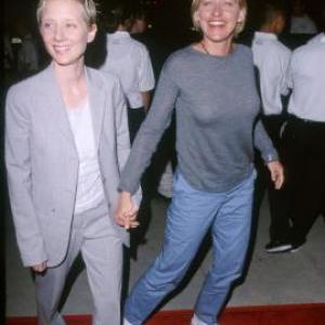 Anne Heche and Ellen DeGeneres at event of Eyes Wide Shut (1999)