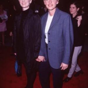 Anne Heche and Ellen DeGeneres at event of Primary Colors 1998
