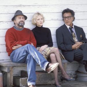 Still of Robert De Niro, Anne Heche and Dustin Hoffman in Wag the Dog (1997)