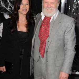 Anthony Hopkins and Stella Arroyave at event of Vilkolakis 2010