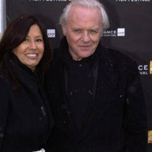 Anthony Hopkins and Stella Arroyave at event of Slipstream (2007)