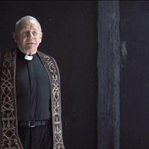 Still of Anthony Hopkins and Colin ODonoghue in Egzorcizmas 2011