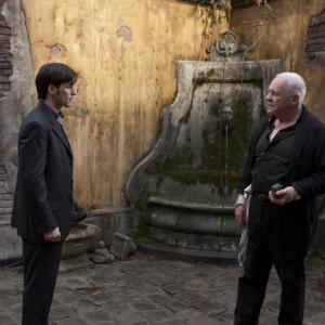 Still of Anthony Hopkins and Colin ODonoghue in Egzorcizmas 2011