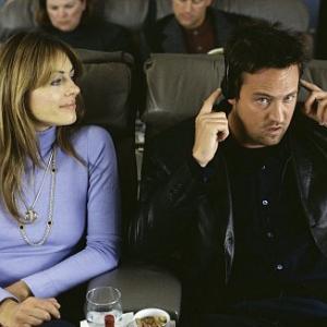 Still of Elizabeth Hurley and Matthew Perry in Serving Sara 2002