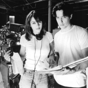 Still of Elizabeth Hurley and Hugh Grant in Extreme Measures (1996)