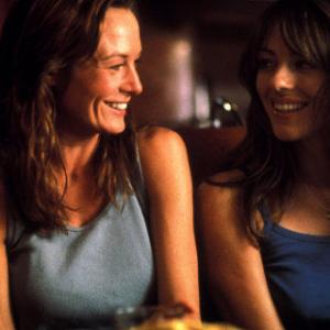 Still of Elizabeth Hurley and Catherine McCormack in The Weight of Water (2000)