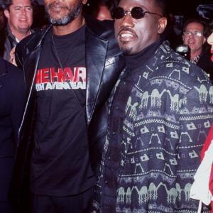Samuel L Jackson and Wesley Snipes at event of Kietas riesutelis Kerstas su kaupu 1995