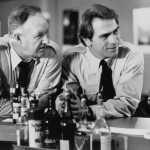 Still of Tommy Lee Jones and Gene Hackman in The Package 1989