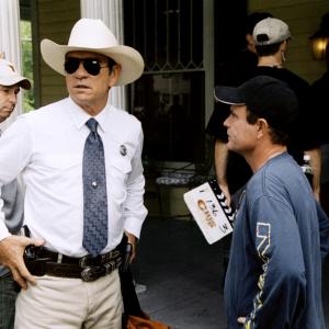Still of Tommy Lee Jones and Stephen Herek in Man of the House 2005
