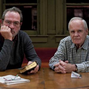 Still of Tommy Lee Jones and Cormac McCarthy in The Sunset Limited (2011)