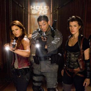 Still of Milla Jovovich, Ali Larter and Wentworth Miller in Absoliutus blogis: pomirtinis gyvenimas (2010)