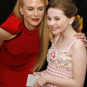 Nicole Kidman and Abigail Breslin at event of The 79th Annual Academy Awards (2007)