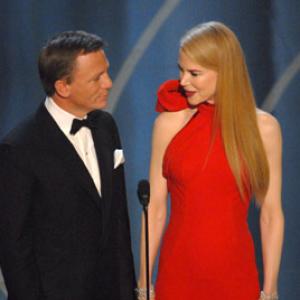 Nicole Kidman and Daniel Craig at event of The 79th Annual Academy Awards 2007