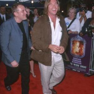 Val Kilmer and Tom Sizemore at event of Eyes Wide Shut (1999)