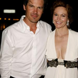 Diane Lane and Josh Brolin at event of No Country for Old Men (2007)