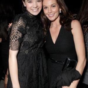 Diane Lane and Hailee Steinfeld at event of Tikras isbandymas 2010