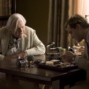 Still of Anthony Hopkins and Jude Law in All the Kings Men 2006
