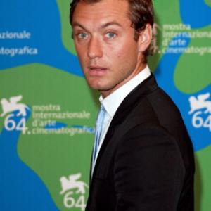 Jude Law at event of Sleuth 2007