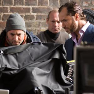 Richard Shepard and Jude Law on the set of DOM HEMINGWAY