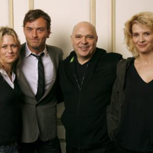 Jude Law, Juliette Binoche, Robin Wright and Anthony Minghella at event of Breaking and Entering (2006)