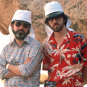 George Lucas and Steven Spielberg in Indiana Dzounsas ir dingusios Sandoros skrynios ieskotojai (1981)