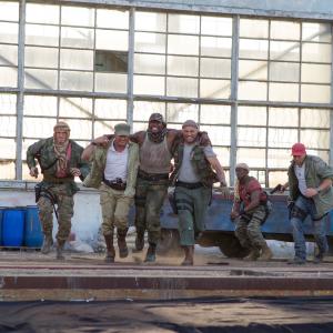 Still of Dolph Lundgren, Sylvester Stallone, Wesley Snipes, Jason Statham, Terry Crews and Randy Couture in Nesunaikinami 3 (2014)