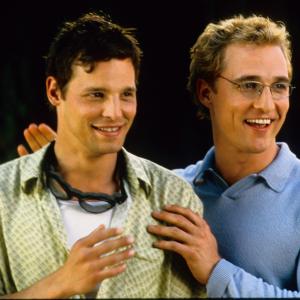 Still of Matthew McConaughey and Justin Chambers in Vedybu planuotoja 2001