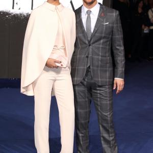 Matthew McConaughey and Camila Alves at event of Tarp zvaigzdziu (2014)