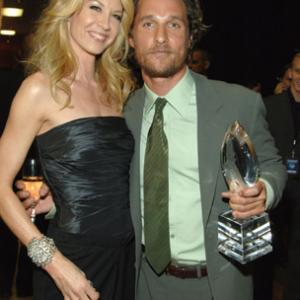 Matthew McConaughey and Jenna Elfman