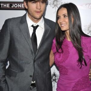 Demi Moore and Ashton Kutcher at event of The Joneses 2009