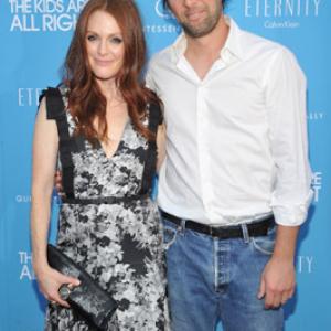 Julianne Moore and Bart Freundlich at event of The Kids Are All Right 2010